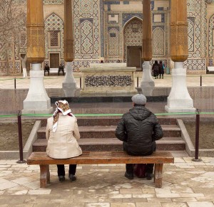 Visiters at the blessed tomb of Hadhrat Khwaja Ghujdawani